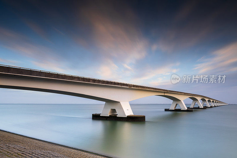 荷兰泽兰省的泽兰大桥(Zeelandbrug, Zeeland Bridge)